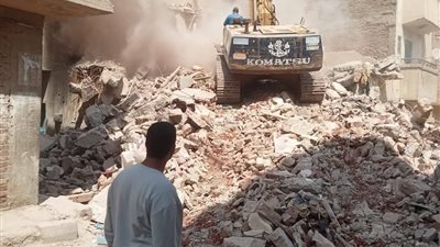 إزالة فورية لعقار آيل للسقوط بحي الأربعين بالسويس حفاظا على أرواح المواطنين
