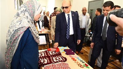 المشرف على جامعة أسيوط التكنولوجية يفتتح وحدة مناهضة العنف ضد المرأة