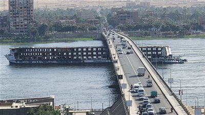 محافظ قنا يتابع ميدانيا أعمال تعويم الباخرة النيلية أسفل كوبري دندرة