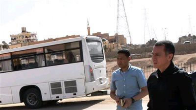 محافظ أسوان يتابع مشروع الهوية البصرية.. وتوجيهات بتوحيد لافتات المحال