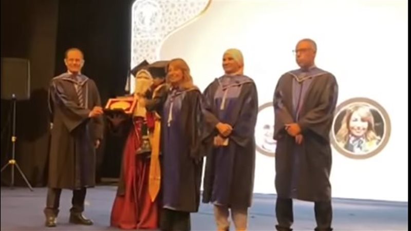 الأم وطفلها