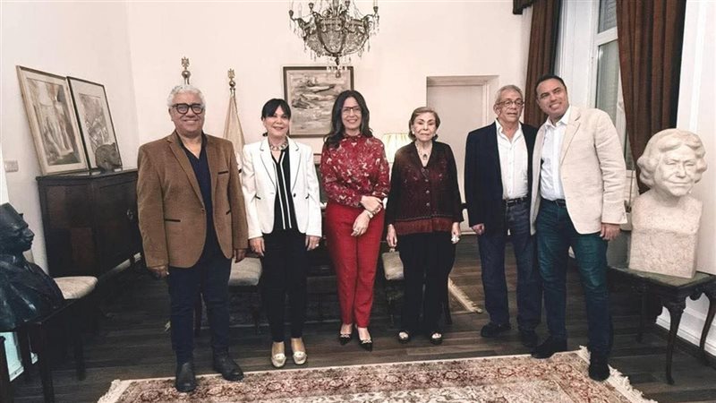وزيرة الثقافة 