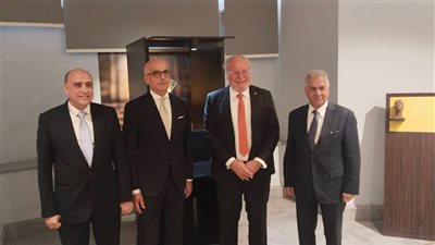آخر ملوك مصر يزور متحف قصر الزعفران ويشيد بوسائل العرض بالواقع الافتراضي