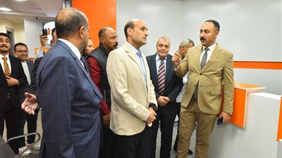 مؤكدا كفاءة الأداء.. محافظ أسيوط يتفقد مركز الخدمات المميز بالغرفة التجارية