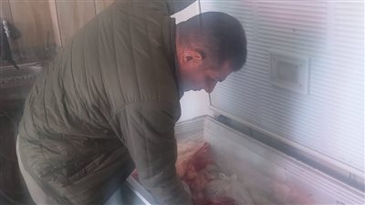 ضبط 5 أطنان أغذية غير صالحة خلال حملات بيطرية مكثفة في أسيوط