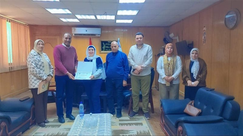 من ختام الندوة بكلية