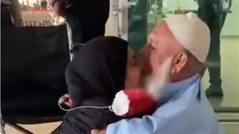 شقيقان مصابان بالتقزم