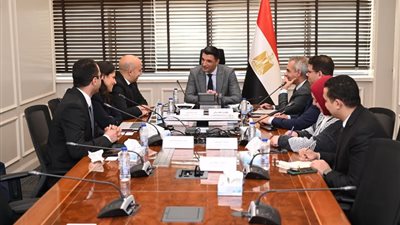 وزير الصناعة يبحث مع «لوريال» خطة زيادة المكون المحلي وتعزيز الصادرات