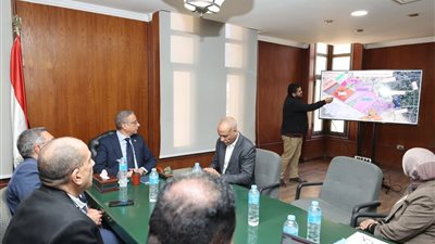 لمتابعة المشروعات.. محافظ الجيزة يعقد لقاءً مع جهاز المنطقة الصناعية بأبو رواش