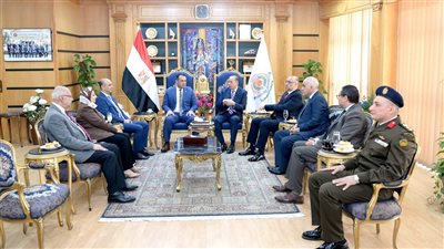 جامعة المنصورة تكرِم الدكتور محمد عبد العظيم رئيس الجامعة الأهلية 