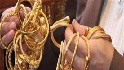 التحقيق مع خادم بتهمة سرقة مجوهرات و60 ألف جنيه من مخدومته بالدقي