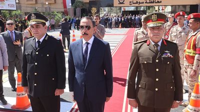 إحياءً للذكرى 227.. محافظ سوهاج يضع إكليل الزهور على النصب التذكاري لشهداء  