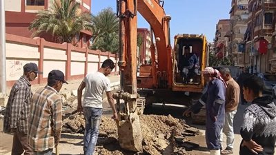 إصلاح كسر مفاجئ بخط مياه في كفر أحمد عبده بالسويس واستجابة فورية من الأجهزة 