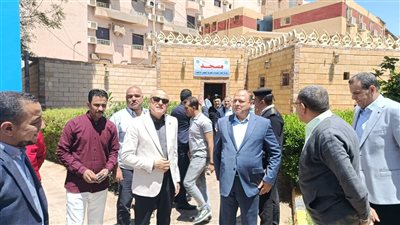 محافظ الأقصر يؤدي صلاة الجمعة بمسجد شركة مياه الشرب بالعوامية