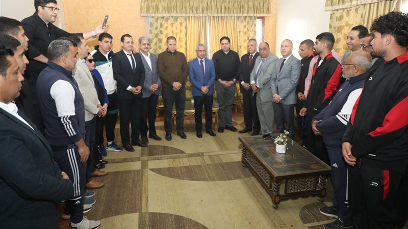 محافظ بنى سويف والفريق