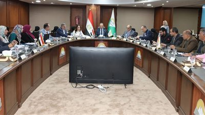محافظ الجيزة يترأس اجتماع اللجنة العليا للإعلانات لضبط المنظومة وتعظيم الموارد