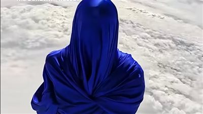 إطلاق دمية جديدة وغير تقليدية على هيئة بشر تطفو في الهواء 