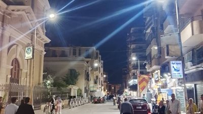رفع كفاءة الإنارة بمحيط الكنائس والحدائق بحي السويس استعدادا للأعياد