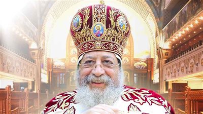 البابا تواضروس الثاني يتسلم النور المقدس بالمقر البابوي في القاهرة