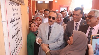 ضمن احتفالات العيد القومي.. محافظ سوهاج يفتتح مدرستين بقرية إدفا