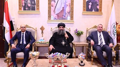 الدكتور أحمد المنشاوي رئيس جامعة أسيوط يزور مقر مطرانية أبنوب والفتح 