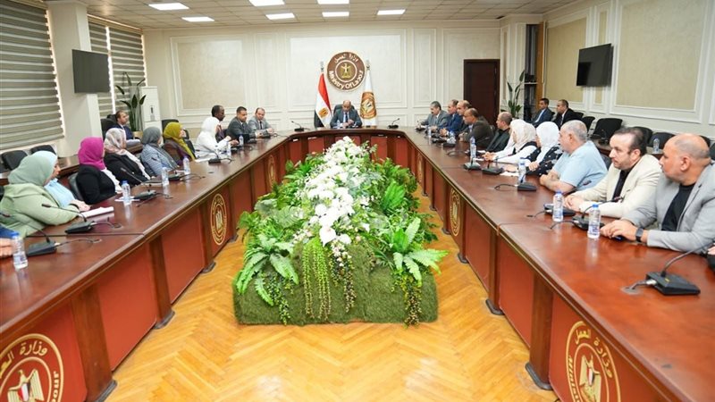 اجتماع وزير العمل