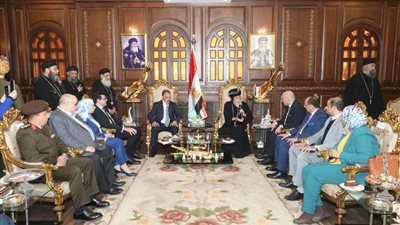 محافظ الشرقية يزور مطرانية الزقازيق ومنيا القمح للتهنئة بعيد القيامة