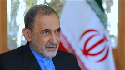 مستشار المرشد الإيراني: مضيق هرمز في أيدينا ولن نتنازل عنه 
