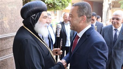 محافظ المنوفية يقدم التهنئة لنيافة الأنبا بنيامين والإخوة الأقباط
