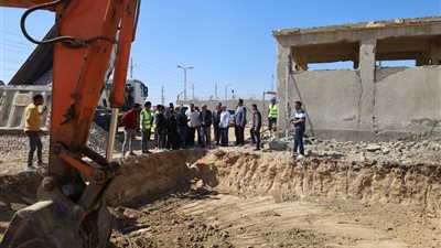 محافظ السويس يتفقد إنشاء أول مركز إيواء للكلاب الضالة وفق أحدث المعايير 