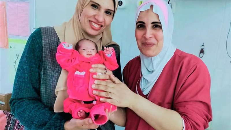 إنقاذ رضيعة بحضانة
