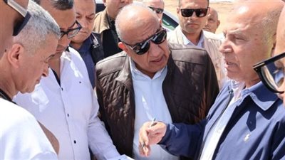 وزيرا النقل والكهرباء يتفقدان جبل الجلالة لإقامة مشروعات طاقة الرياح