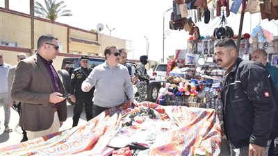 خلال جولته بكورنيش بورسعيد.. المحافظ يشدد على إزالة الإشغالات بالممشى ومحيطه