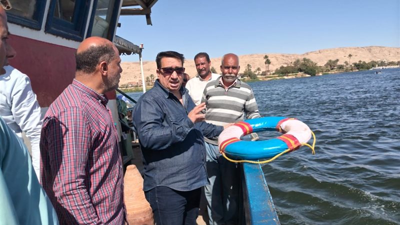رئيس مدينة طهطا يراجع