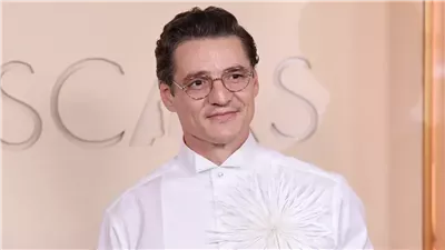 بعد إطلالته في الأوسكار لماذا تحول Pedro Pascal إلى أيقونة موضة جديدة لـChanel