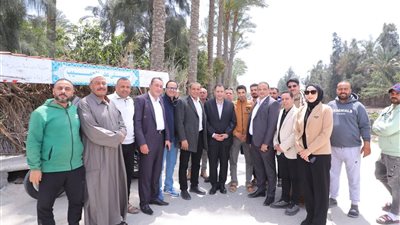 جولة ختامية لمحافظ دمياط بكفر البطيخ لمتابعة رصف طريق أم الرضا