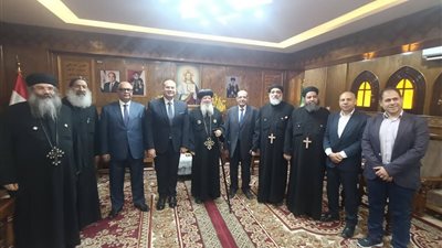 في زيارة رسمية.. نائب محافظ الجيزة يهنئ أقباط طموه بعيد القيامة 