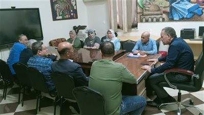 وكيل تعليم أسيوط يناقش الاستعداد للمعرض الشامل للمدارس 
