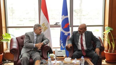 محافظ السويس يستقبل رئيس هيئة القناة لبحث سبل التعاون المشترك