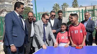 محافظ بورسعيد يشارك الأطفال الأيتام الأنشطة الرياضية بمركز المناخ