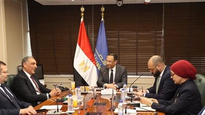 وزير الاتصالات يلتقي وفد Oracle لتعزيز التحول الرقمي وتدريب الشباب