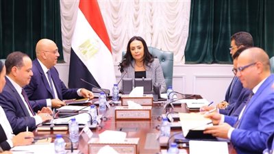 وزيرة التضامن تبحث مع تنمية المشروعات تفعيل الاستراتيجية الوطنية للحرف اليدوية