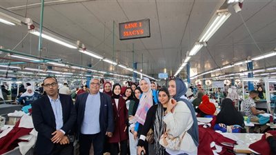 لدعم التدريب العملى..زيارة ميدانية لطلاب بني سويف الأهلية لإحدي شركات الملابس 