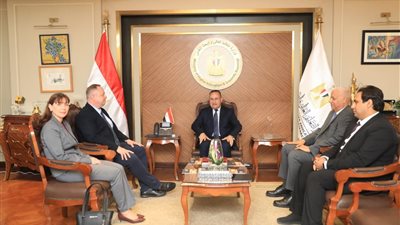 وزير التعليم العالي يبحث مع جامعة إيست لندن إنشاء فرع للجامعة في مصر