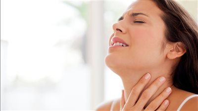 صوتك مرآة صحتك.. أستاذ سمعيات يكشف أخطر ما يضر الأحبال الصوتية