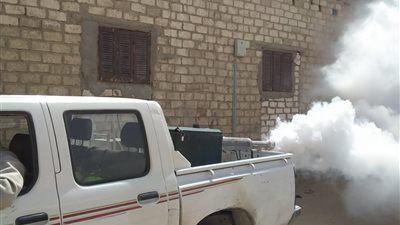 النائب فيصل أبو عريضة يتابع تنفيذ حملات رش لمكافحة الناموس بقرى مركز الصف