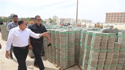 رئيس جامعة قنا يتابع أعمال التطوير بالحرم الجامعي 