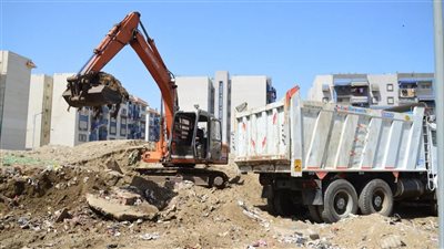 استمرار رفع تراكمات نواتج الحفر بمساكن حي الفيروز ومشروع الـ9000 ببورفؤاد