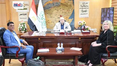 محافظ الفيوم يبحث آليات تمكين المرأة وتدريب الكوادر المجتمعية ومكافحة الكلاب 