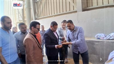 السكرتير المساعد للفيوم يتابع أعمال توريد محصول القمح بصومعة طامية
